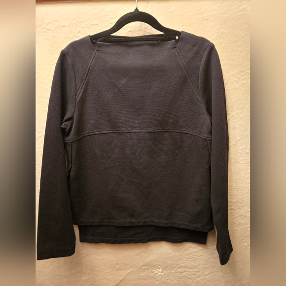 Minimalist Black Top | Structured Knit Pullover | French Label - Picture 5 of 8